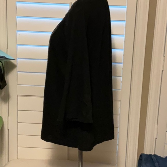 JM Collection Black Graphic Blouse Relaxed Fit - Picture 6 of 8